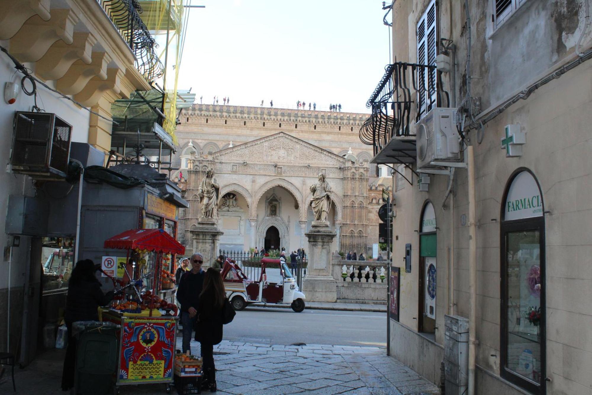 La Siciliana-di fronte la Cattedrale Villa Palermo Esterno foto