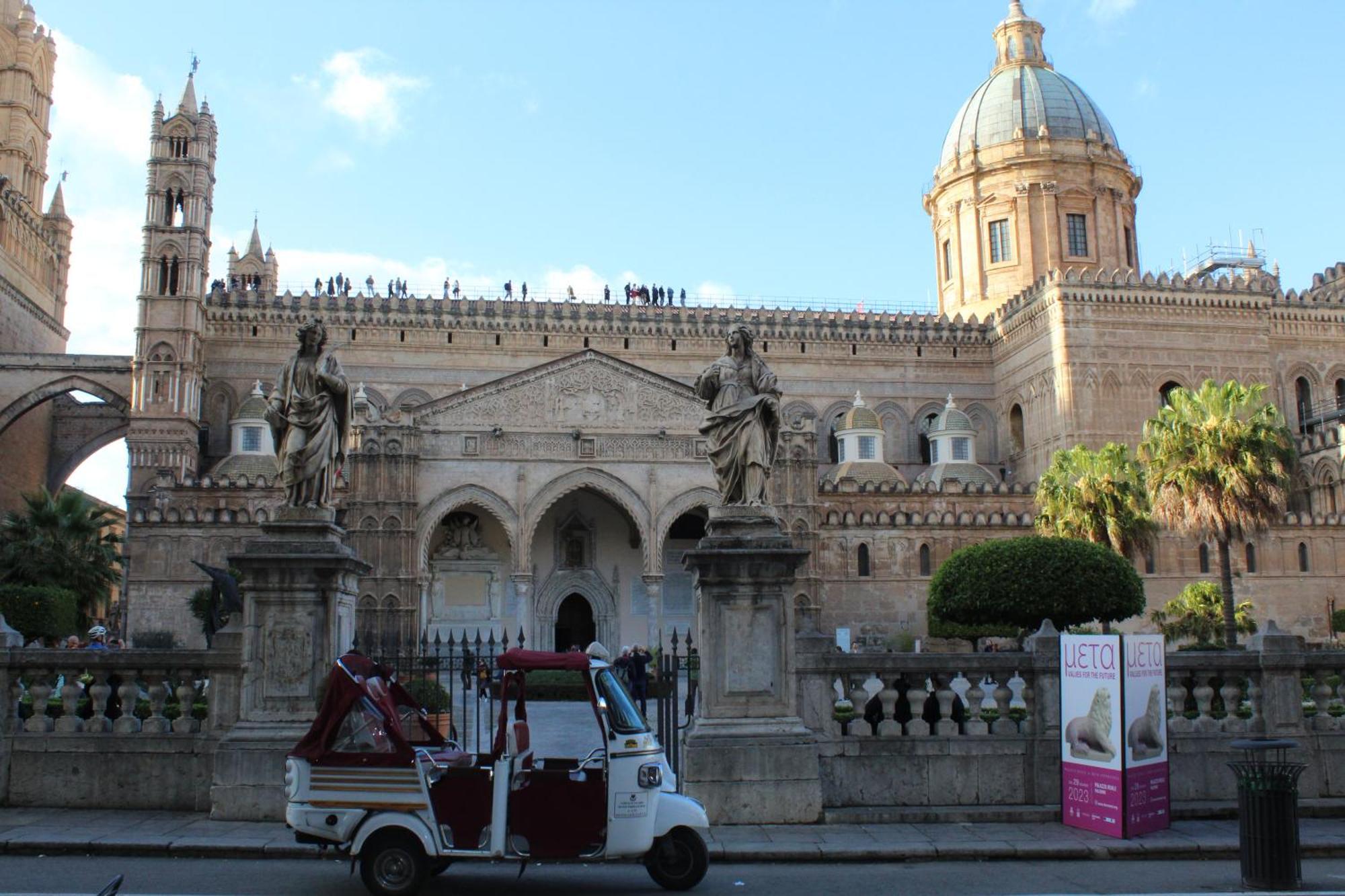 La Siciliana-di fronte la Cattedrale Villa Palermo Esterno foto